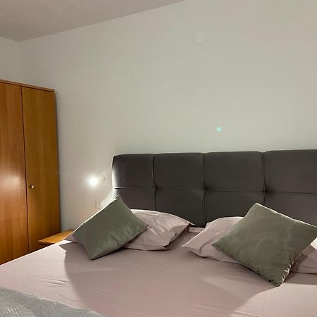 Apartmani Mara Rogoznica โรกอซนิซา ภายนอก รูปภาพ