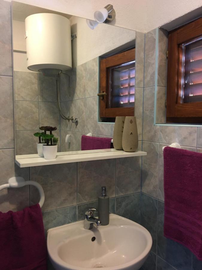 Apartmani Mara Rogoznica โรกอซนิซา ภายนอก รูปภาพ