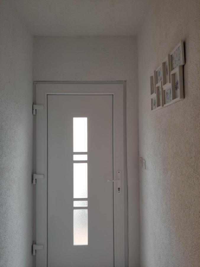 Apartmani Mara Rogoznica โรกอซนิซา ภายนอก รูปภาพ